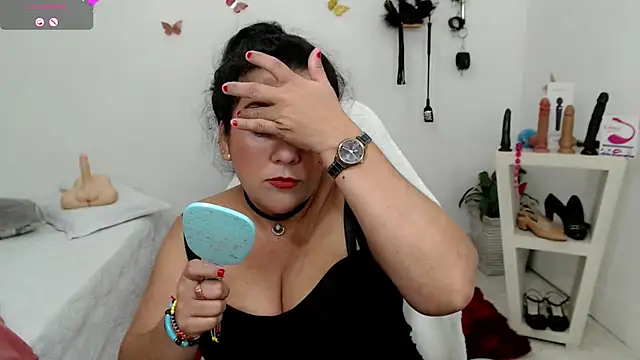 mom hot   online show from November 2025 09:48:02 PM