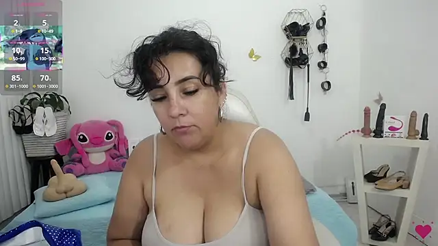 Snapshot of mom_hot__ chatting on June 2026 04:41:01 PM mom hot online show from June 2026 04:41:01 PM