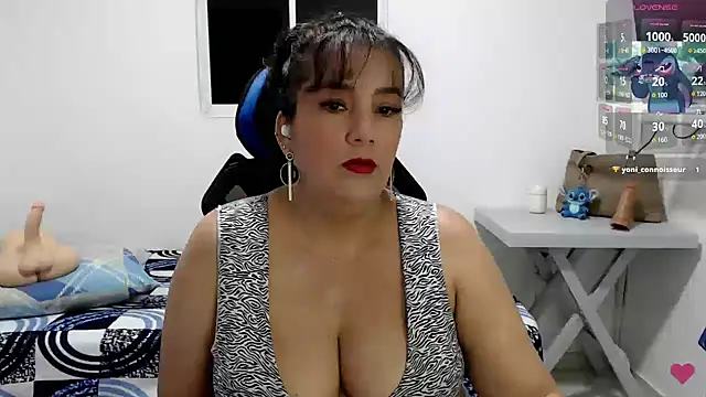 Snapshot of mom_hot__ chatting on April 2026 07:01:01 PM mom hot online show from April 2026 07:01:01 PM