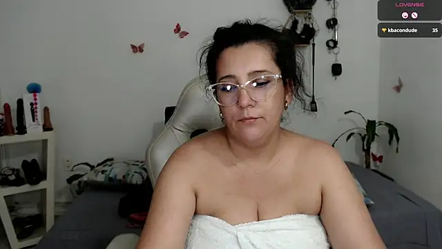mom hot   online show from October 2025 09:04:02 PM