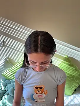 Bonniepark online show from November 2025 12:20:01 PM