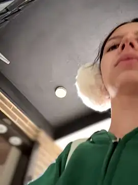 Bonniepark online show from October 2025 12:37:02 PM