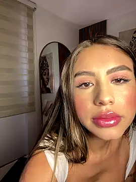  laura 02 online show from October 2025 05:58:01 PM