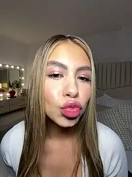  laura 02 online show from May 2026 06:48:02 PM