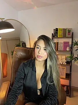  laura 02 online show from March 2025 03:35:02 PM