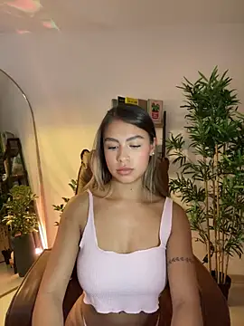  laura 02 online show from March 2025 12:28:01 PM