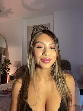  laura 02 online show from March 2025 01:59:02 PM