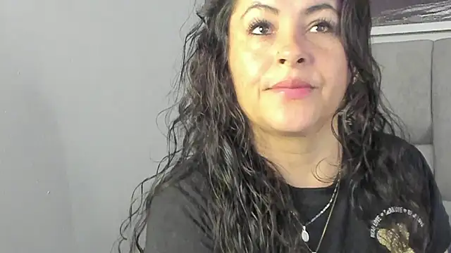 Snapshot of hanny_milf chatting on September 2025 12:23:01 PM hanny milf online show from September 2025 12:23:01 PM