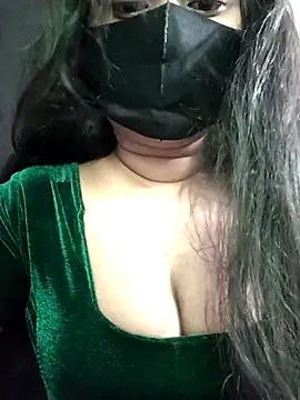 Idhika Paul online show from October 2025 01:13:01 AM