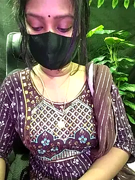 Idhika Paul online show from November 2025 07:57:01 PM