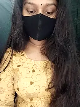 Idhika Paul online show from November 2025 07:18:02 PM