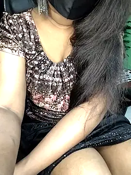 Idhika Paul online show from November 2025 05:28:01 PM