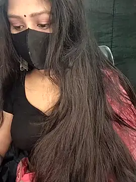 Idhika Paul online show from November 2025 06:13:02 PM