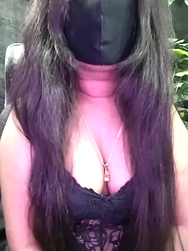 Idhika Paul online show from November 2025 12:05:02 PM