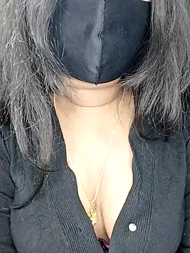 Idhika Paul online show from November 2025 12:11:01 AM