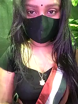 Idhika Paul online show from November 2025 07:51:02 AM