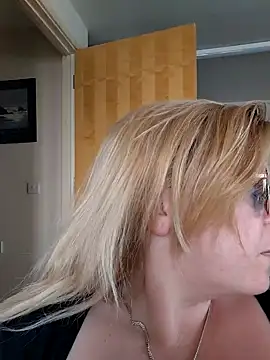 pinkieMilfPUSY online show from June 2026 12:27:02 PM