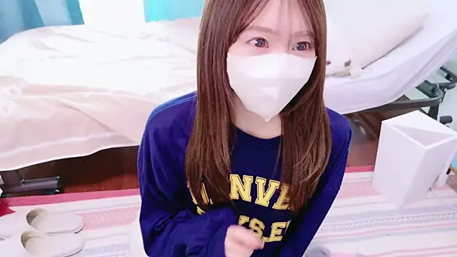 Snapshot of Mii_v_v chatting on February 2025 12:17:01 AM Mii v v online show from February 2025 12:17:01 AM