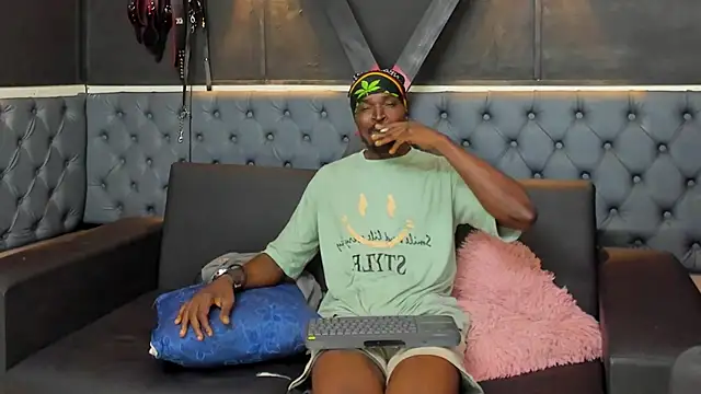 Snapshot of Terrance_z chatting on November 2025 07:46:02 PM Terrance z online show from November 2025 07:46:02 PM