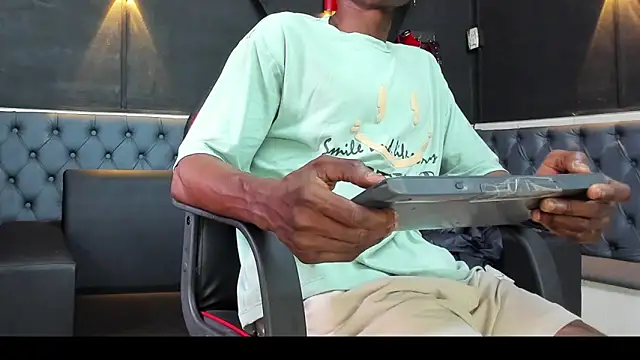 Snapshot of Terrance_z chatting on October 2025 08:32:02 PM Terrance z online show from October 2025 08:32:02 PM