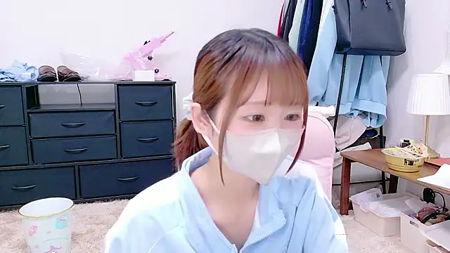 Snapshot of Yui-Ch chatting on June 2026 12:21:02 PM Yui-Ch online show from June 2026 12:21:02 PM