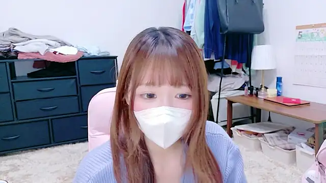 Snapshot of Yui-Ch chatting on May 2026 12:20:01 PM Yui-Ch online show from May 2026 12:20:01 PM