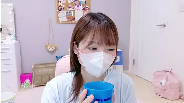 Yui-Ch online show from November 2025 11:59:01 AM