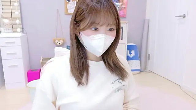 Snapshot of Yui-Ch chatting on October 2025 01:12:02 PM Yui-Ch online show from October 2025 01:12:02 PM