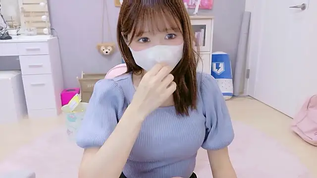 Snapshot of Yui-Ch chatting on September 2025 12:00:01 PM Yui-Ch online show from September 2025 12:00:01 PM