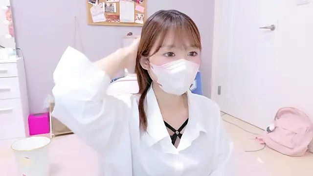 Yui-Ch online show from November 2025 12:21:01 PM