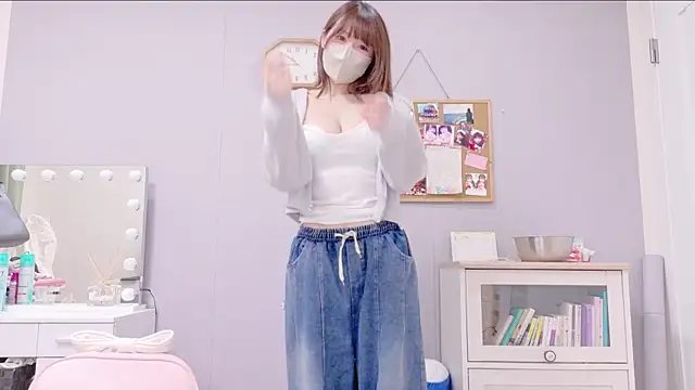 Snapshot of Yui-Ch chatting on March 2025 11:51:02 AM Yui-Ch online show from March 2025 11:51:02 AM