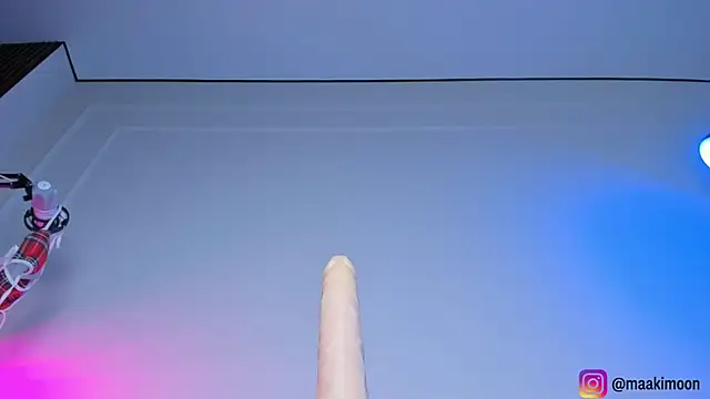 Snapshot of maakimo chatting on November 2025 05:06:02 AM maakimo online show from November 2025 05:06:02 AM