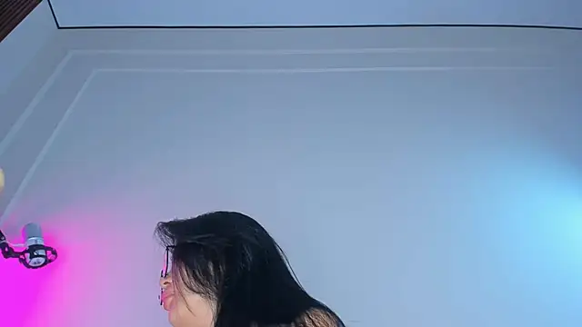 Snapshot of maakimo chatting on December 2025 04:02:02 AM maakimo online show from December 2025 04:02:02 AM