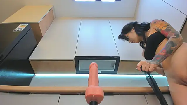 Snapshot of maakimo chatting on October 2025 05:06:01 AM maakimo online show from October 2025 05:06:01 AM