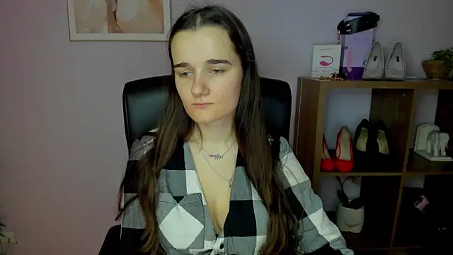 Snapshot of KateDelight chatting on December 2025 07:44:01 AM KateDelight online show from December 2025 07:44:01 AM