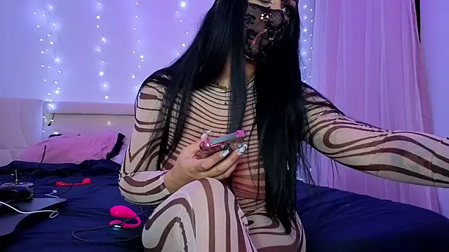 kamila french online show from April 2026 08:01:01 PM