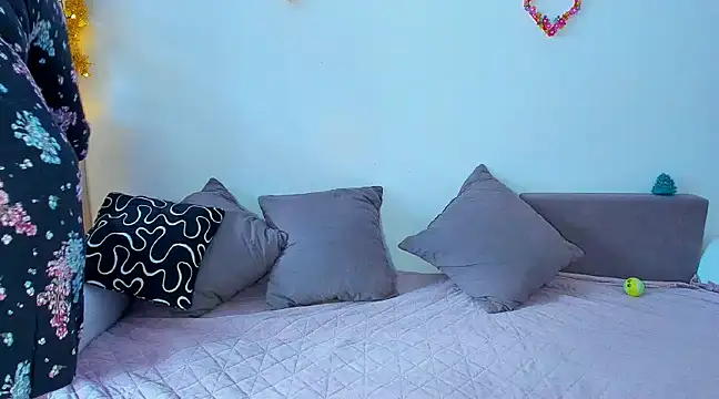 Snapshot of SoftlyShine chatting on March 2025 03:15:02 PM SoftlyShine online show from March 2025 03:15:02 PM