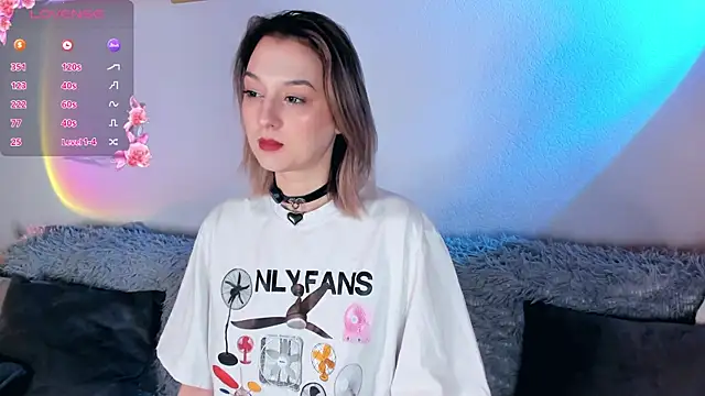 Snapshot of CrystalRey chatting on October 2025 06:47:02 AM CrystalRey online show from October 2025 06:47:02 AM