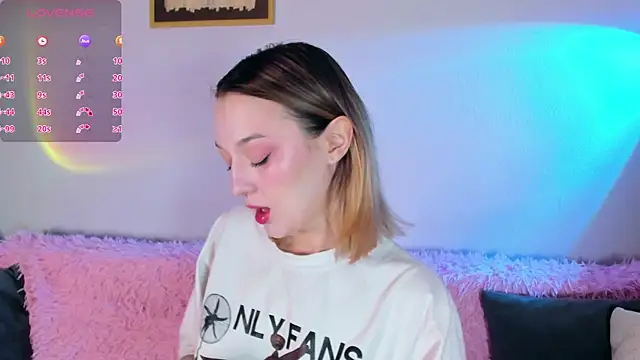 CrystalRey online show from November 2025 06:51:02 AM