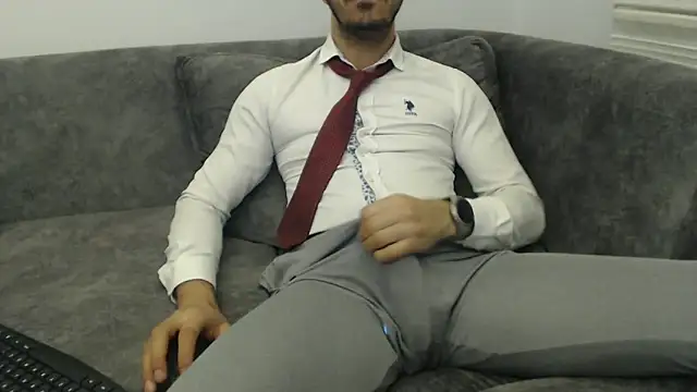 Snapshot of Naughtb0y chatting on May 2026 11:30:02 PM Naughtb0y online show from May 2026 11:30:02 PM