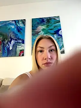 LuisaBecker online show from November 2025 09:24:02 AM