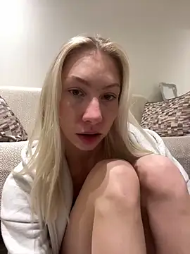 LuisaBecker online show from January 2025 06:34:02 PM