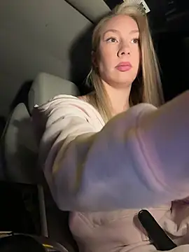 LuisaBecker online show from April 2026 04:24:02 PM