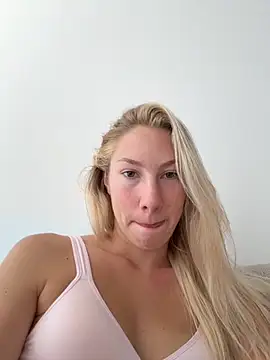 LuisaBecker online show from September 2025 10:09:02 AM