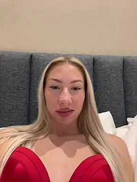 LuisaBecker online show from December 2024 08:16:02 PM
