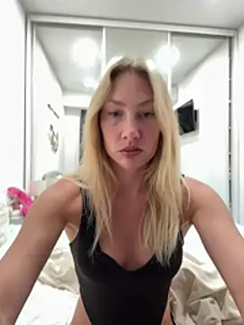 Snapshot of LuisaBecker chatting on July 2026 05:57:01 PM LuisaBecker online show from July 2026 05:57:01 PM