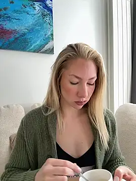 Snapshot of LuisaBecker chatting on April 2026 09:11:02 AM LuisaBecker online show from April 2026 09:11:02 AM