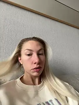 LuisaBecker online show from January 2025 09:40:01 AM