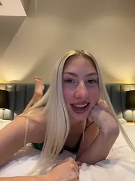 LuisaBecker online show from December 2024 01:50:01 PM