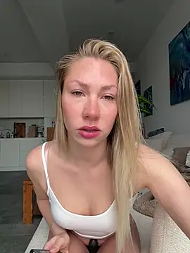 LuisaBecker online show from February 2026 09:31:01 AM